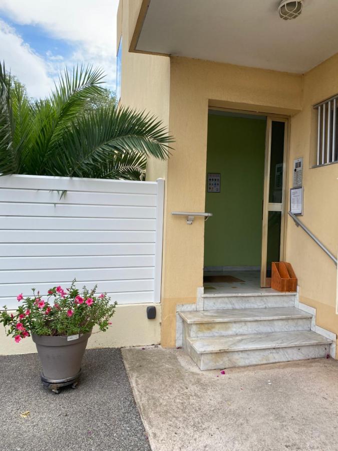 Chez Virginie : Appartement Lumineux Au Calme. Frejus Ngoại thất bức ảnh