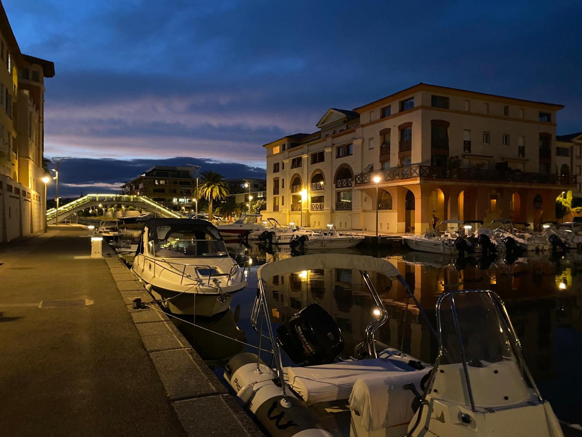 Chez Virginie : Appartement Lumineux Au Calme. Frejus Ngoại thất bức ảnh
